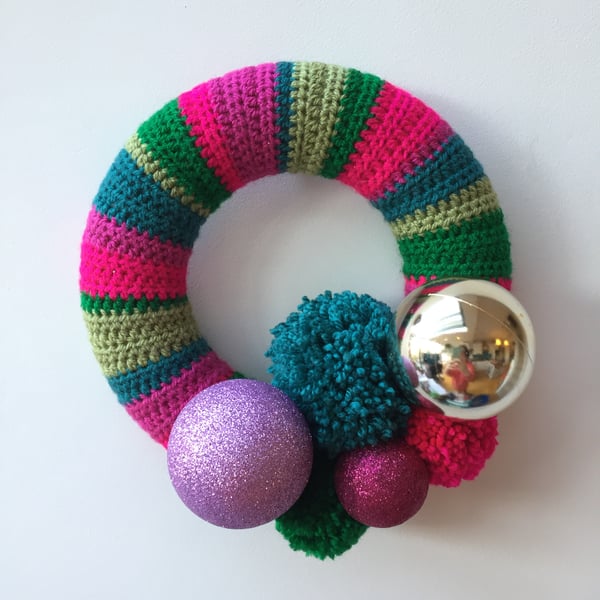 Crochet Christmas wreath, pompom wreath, bauble wreath, free UK shipping