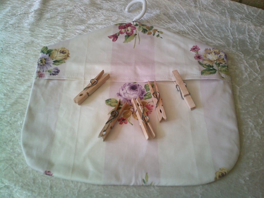 Small Peg Bag with Flowers and Pink Stripes (pegs not included)