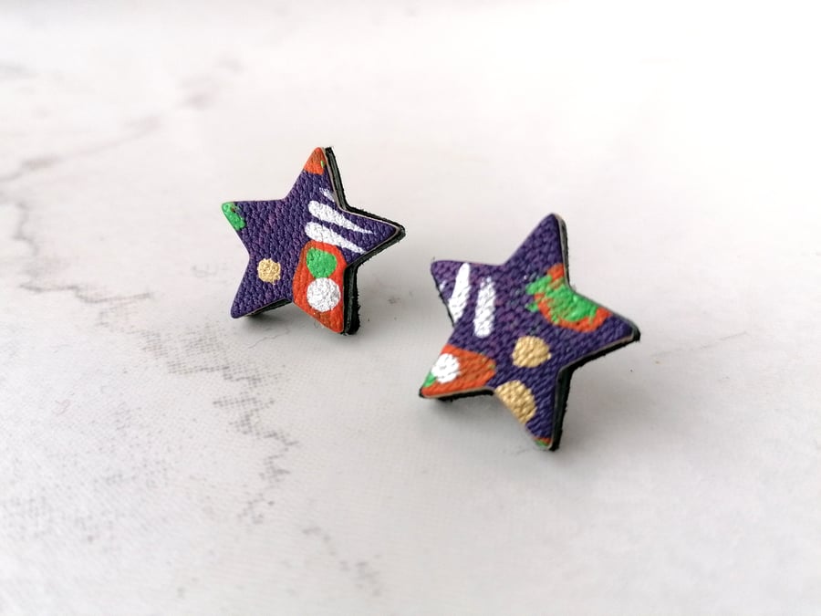 Handpainted Graffiti Leather Star Stud Earrings - Purple