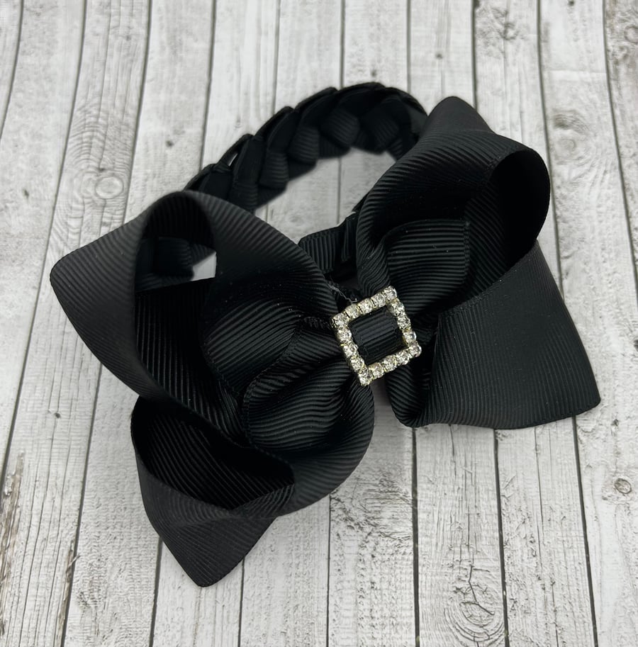 Black Pleated Tail Bun Wrap