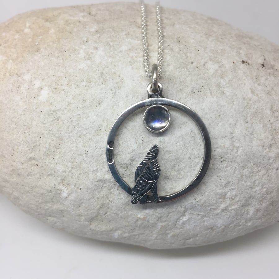 Hare gazing at the moon story pendant