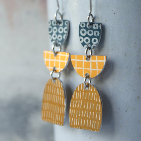 Colour pop dangle earrings - mustard & navy