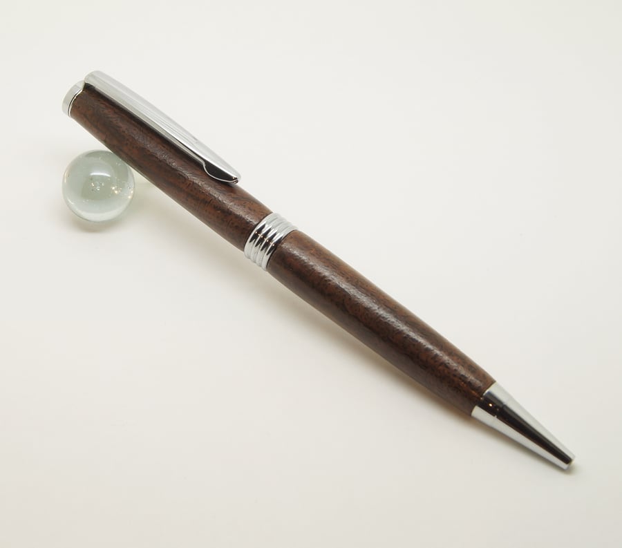 Streamline pen in Australian Grasstree Root