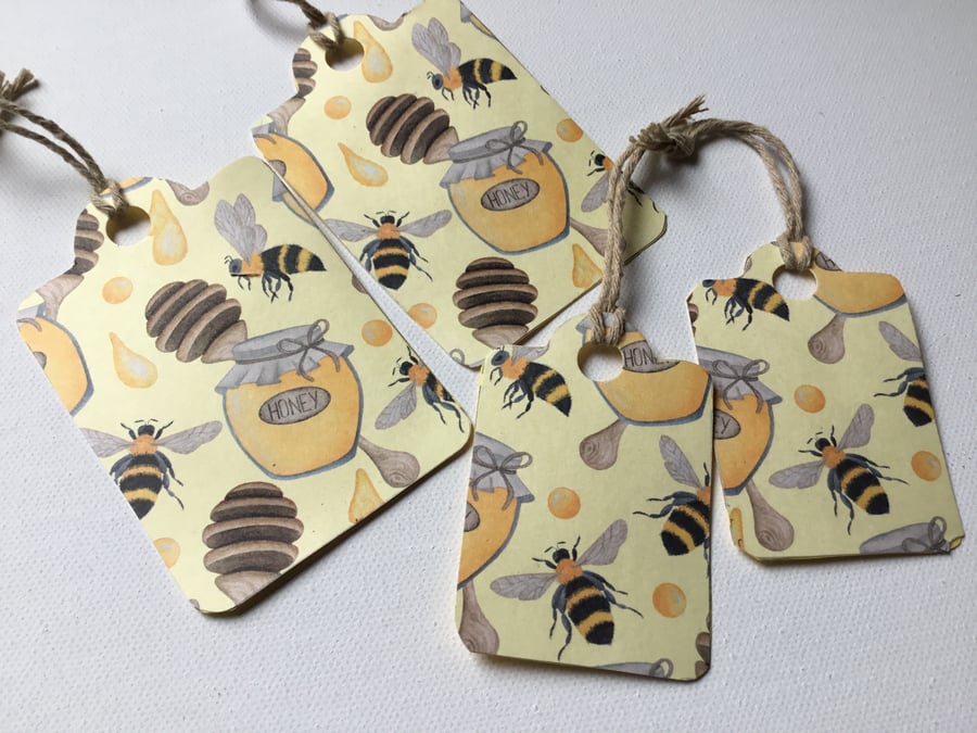 Bee gift tags. Set of 4 gift tags. Tags for gifts. Bees. Bumble bees .Ref 178