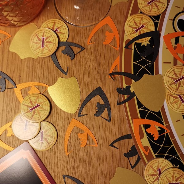 50pcs 100% Faithful Traitors theme confetti