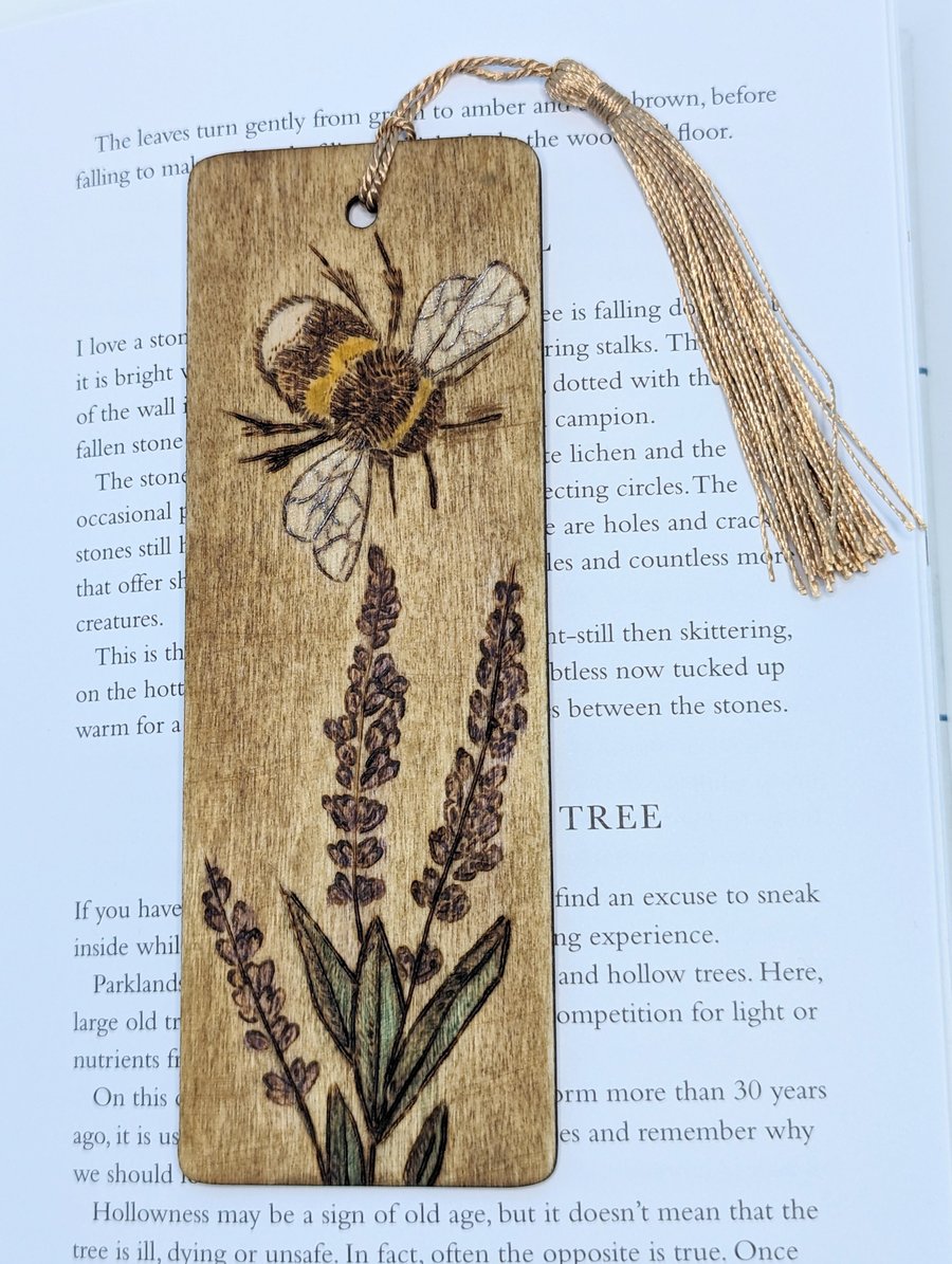 Bookmark -  bee and lavender pyrography wooden bookmark, gift for a bee lover 