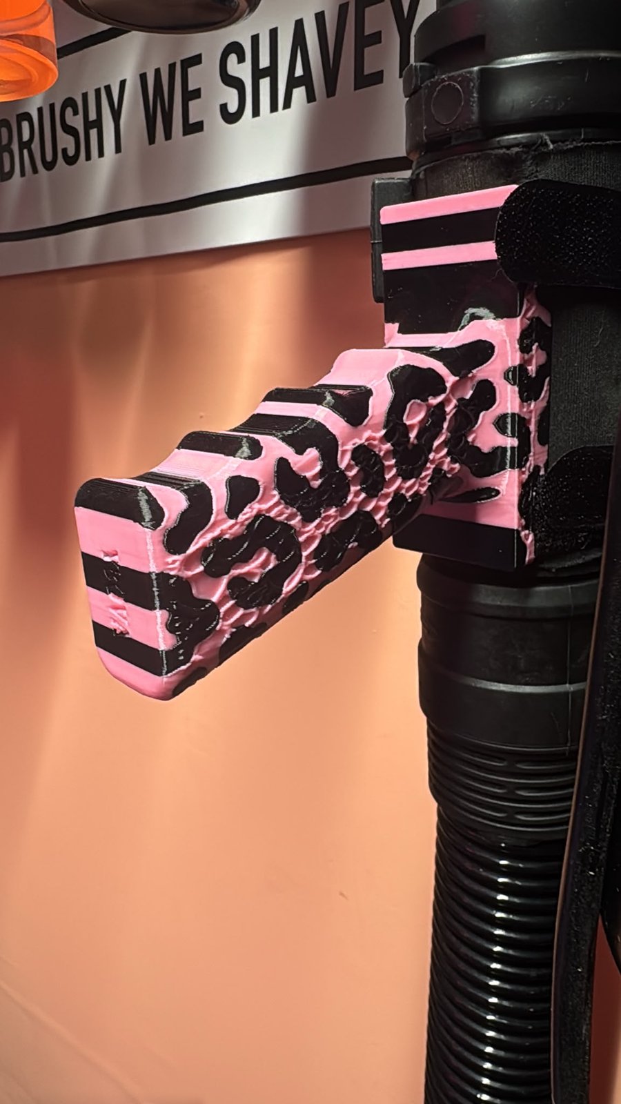 Pawfect grip dryer hose handle in animal print leopard print 