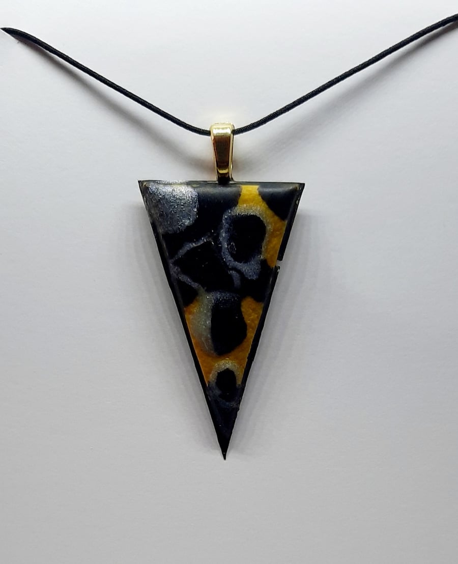 Abstract pendant necklace 