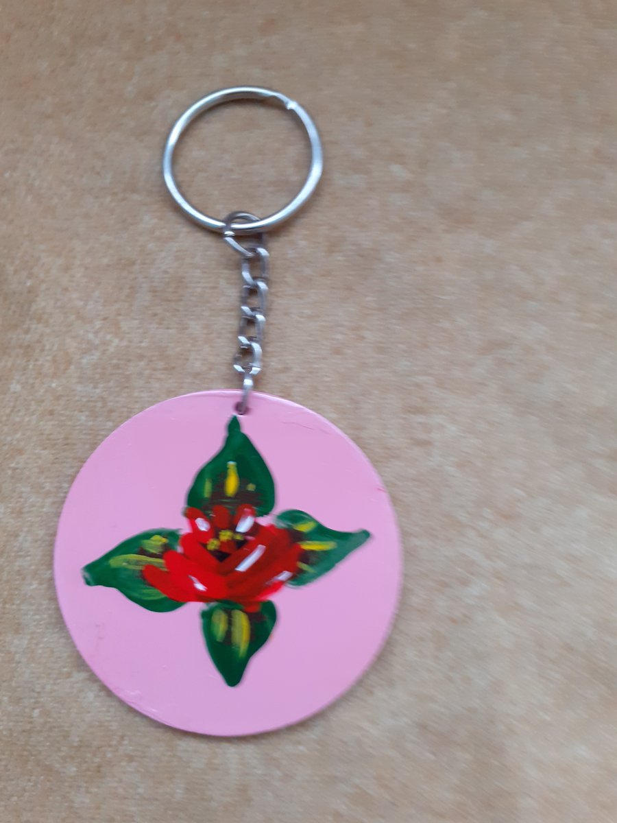 Pink circular keyring with canal art roses and daisy