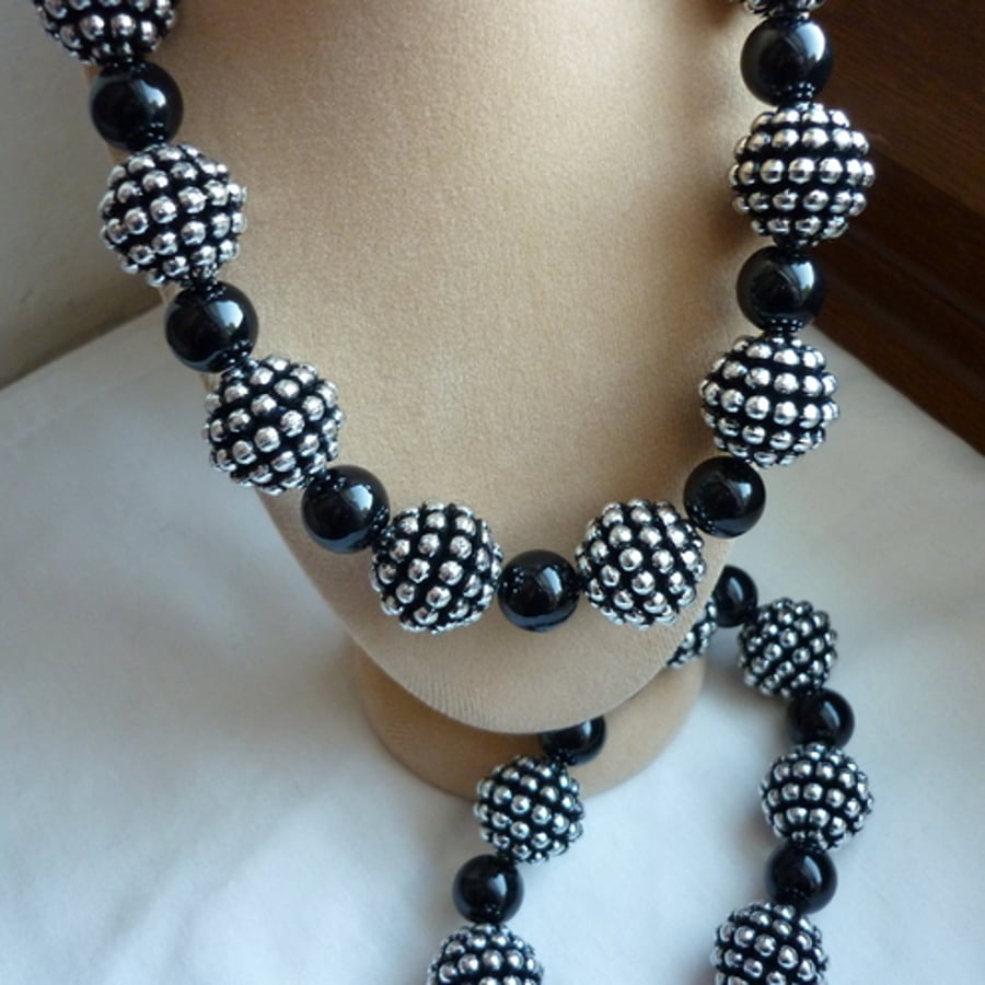 BLACK AND SILVER BLACKBERRY BEAD NECKLACE AND BRACELET SET.