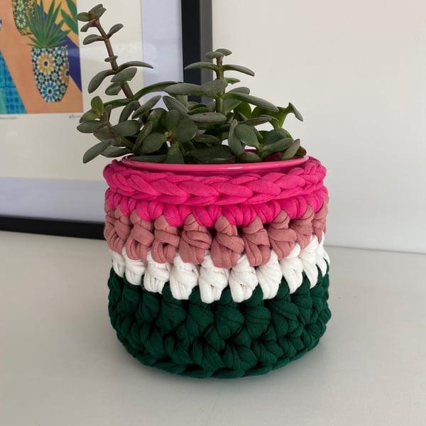 Crochet plant pot cover made with upcycled tshirt yarn - green mini