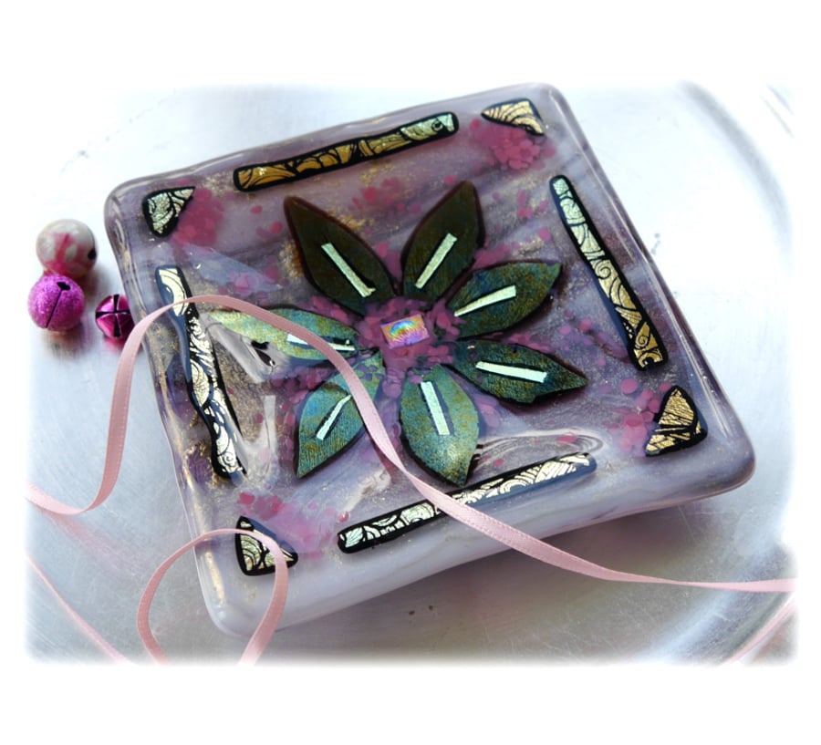 Fused Glass Flower Dish 11.5cm Lilac Gold Dichroic 06