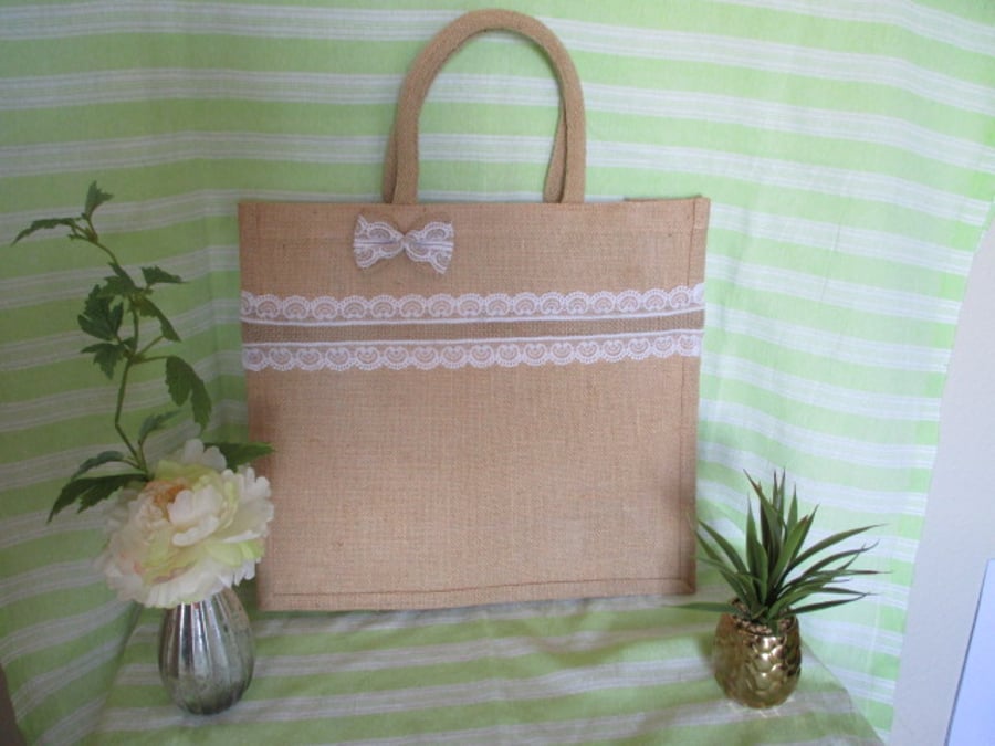LACE TRIMMED JUTE TOTE BAG