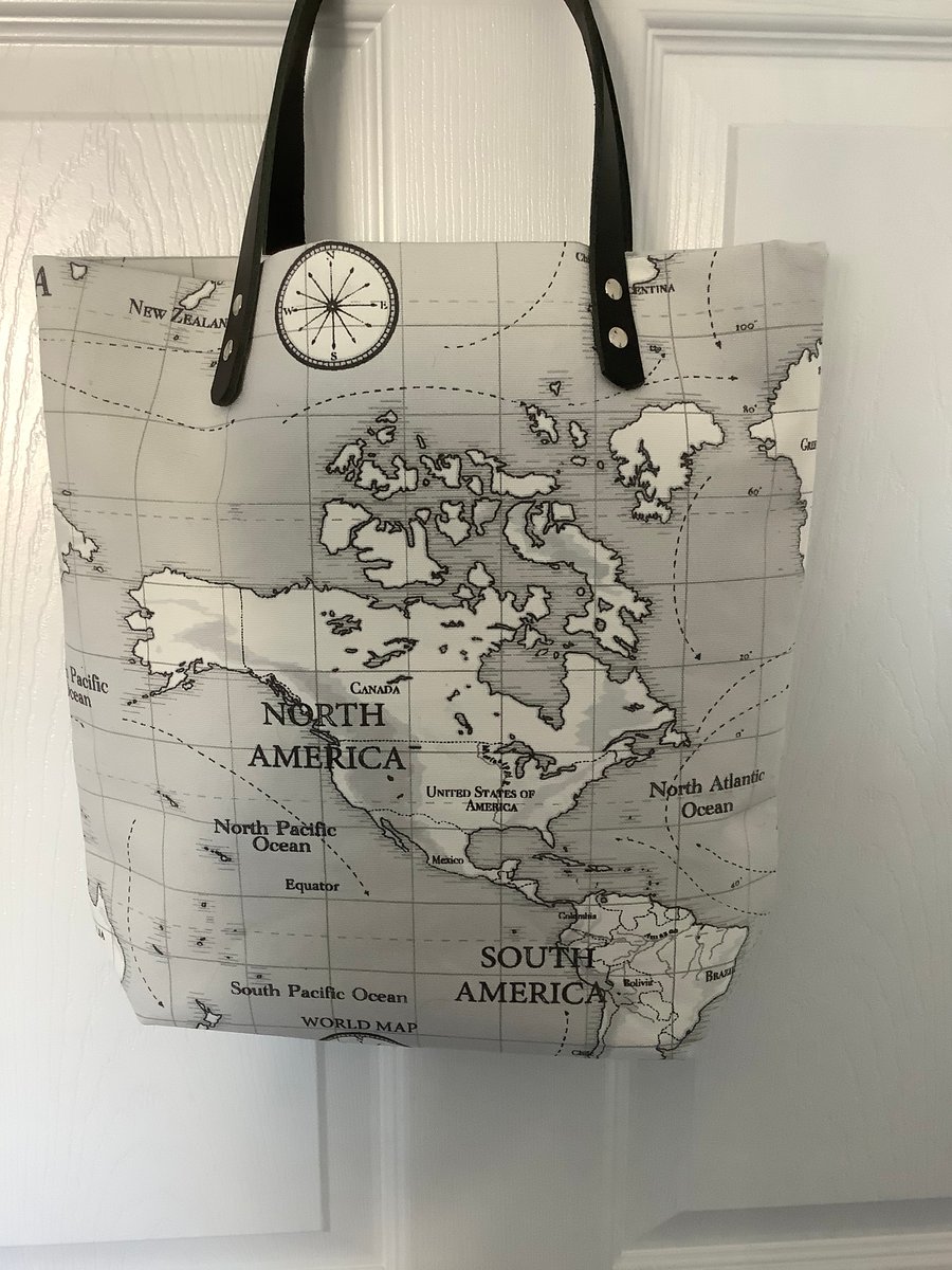 Attractive Atlas design fully lined tote bag with Black leather handles