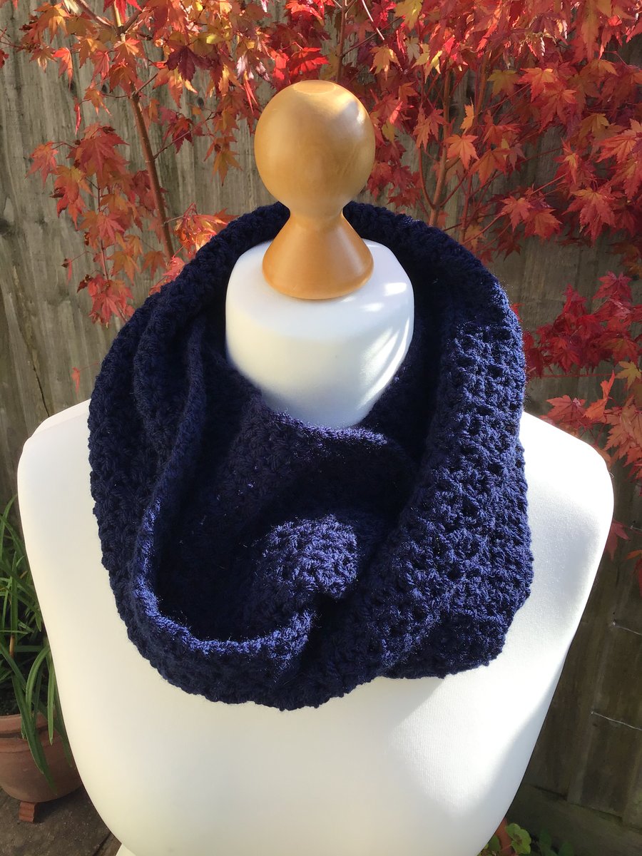 Infinity scarf in Navy