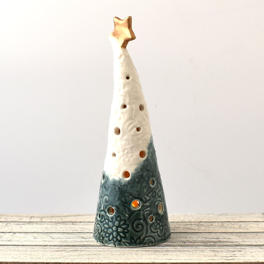 A315 Ceramic Christmas Tree Tea Light Holder (UK postage free)