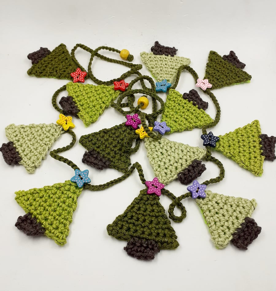 Crochet Christmas Tree Garland with Wooden Button Stars 