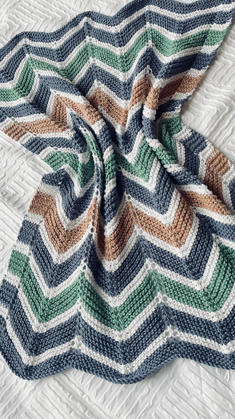 Chevron striped baby blanket 