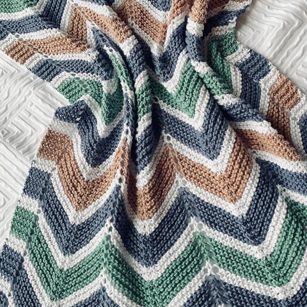 Chevron striped baby blanket 