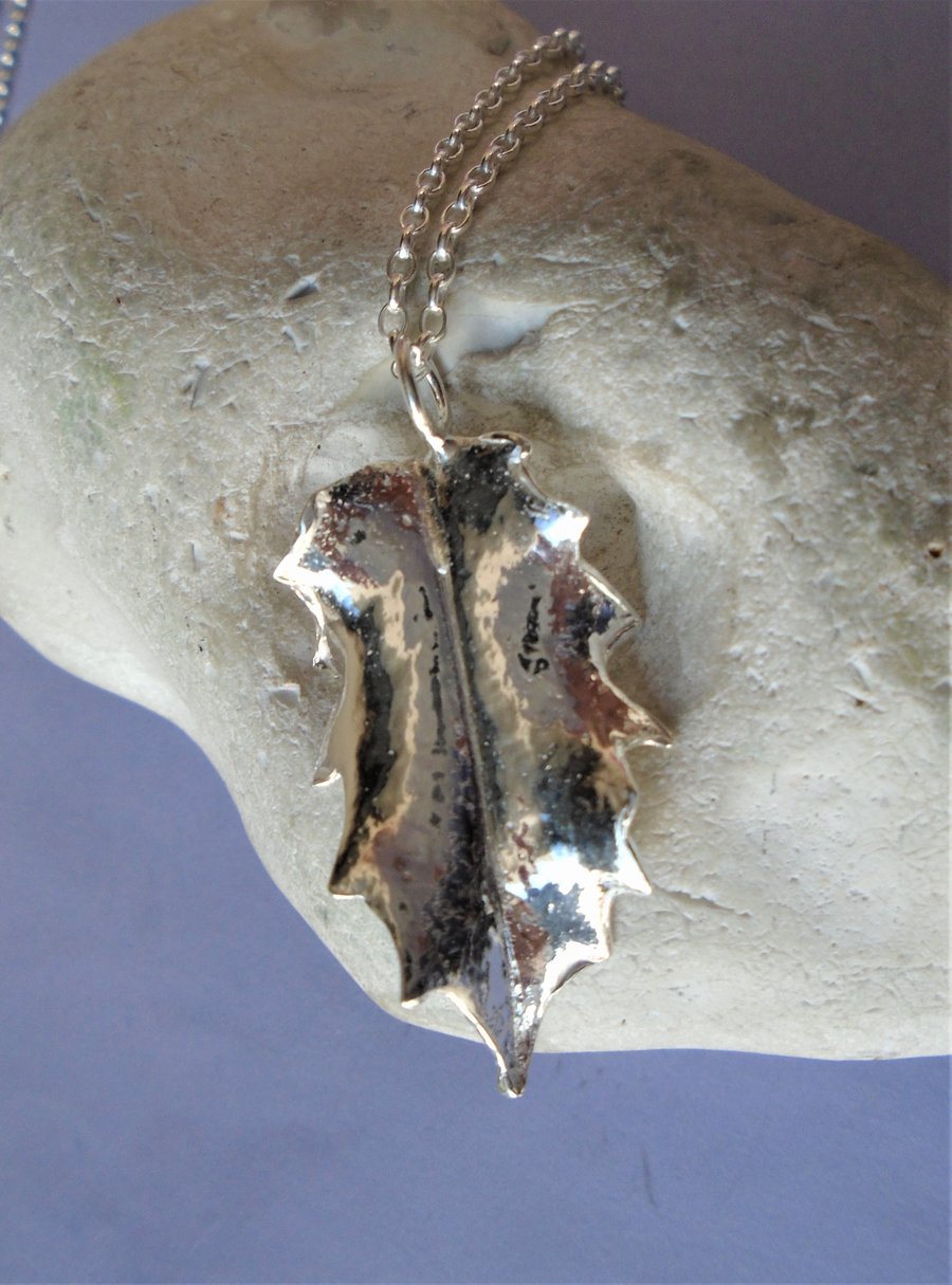 Fine silver holly leaf pendant