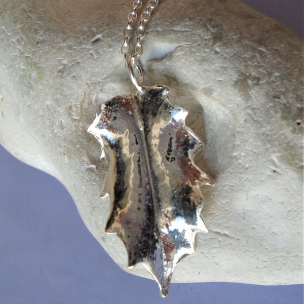 Fine silver holly leaf pendant