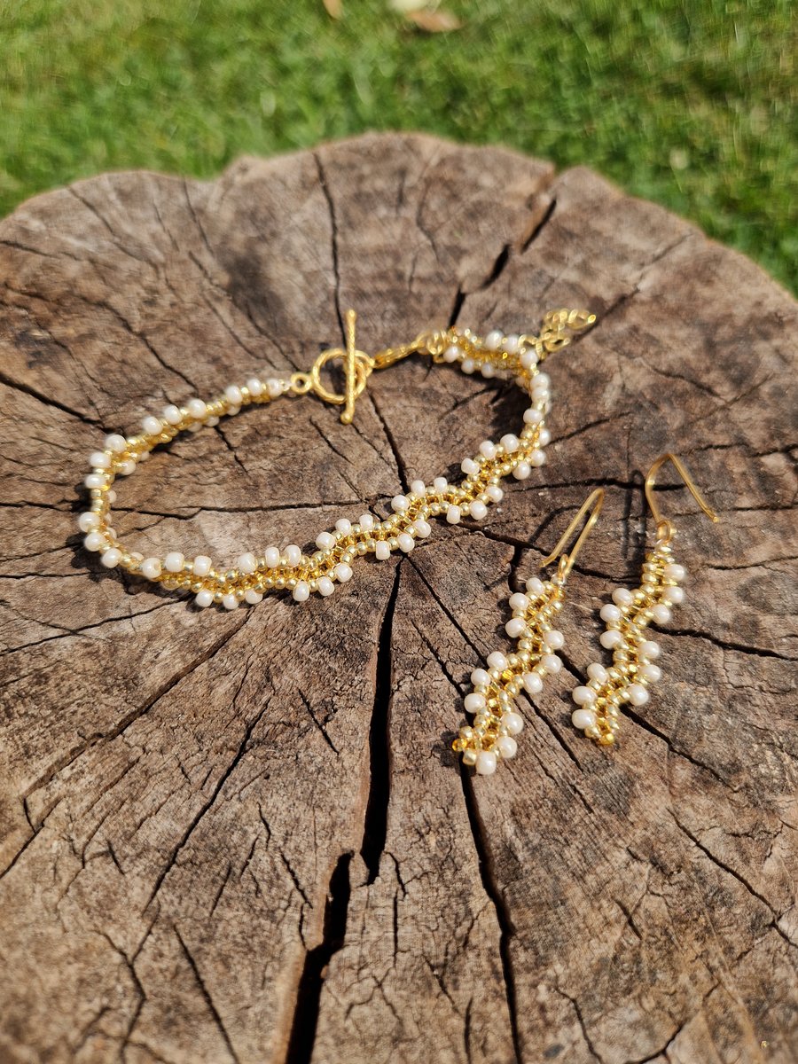 Wavy gold and cream beaded adjustable bracelet set