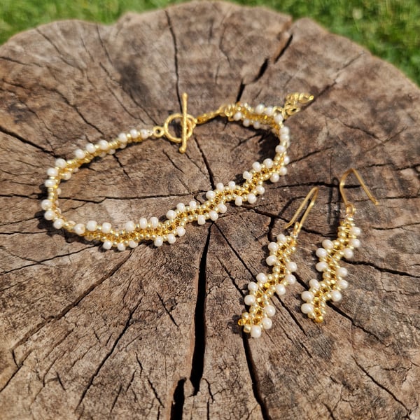 Wavy gold and cream beaded adjustable bracelet set
