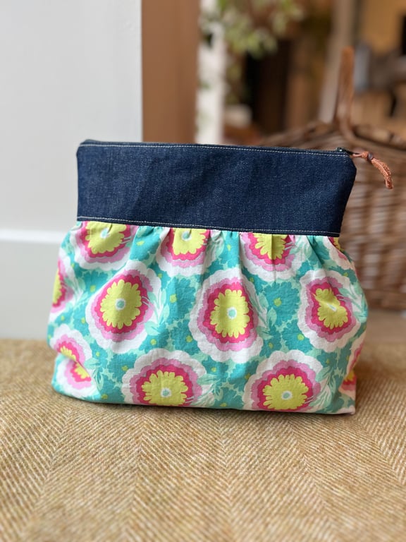 Floral cotton gathered zip bag with denim