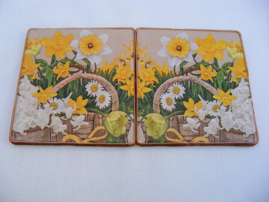 Set of 2 ceramic daffodil square coasters.