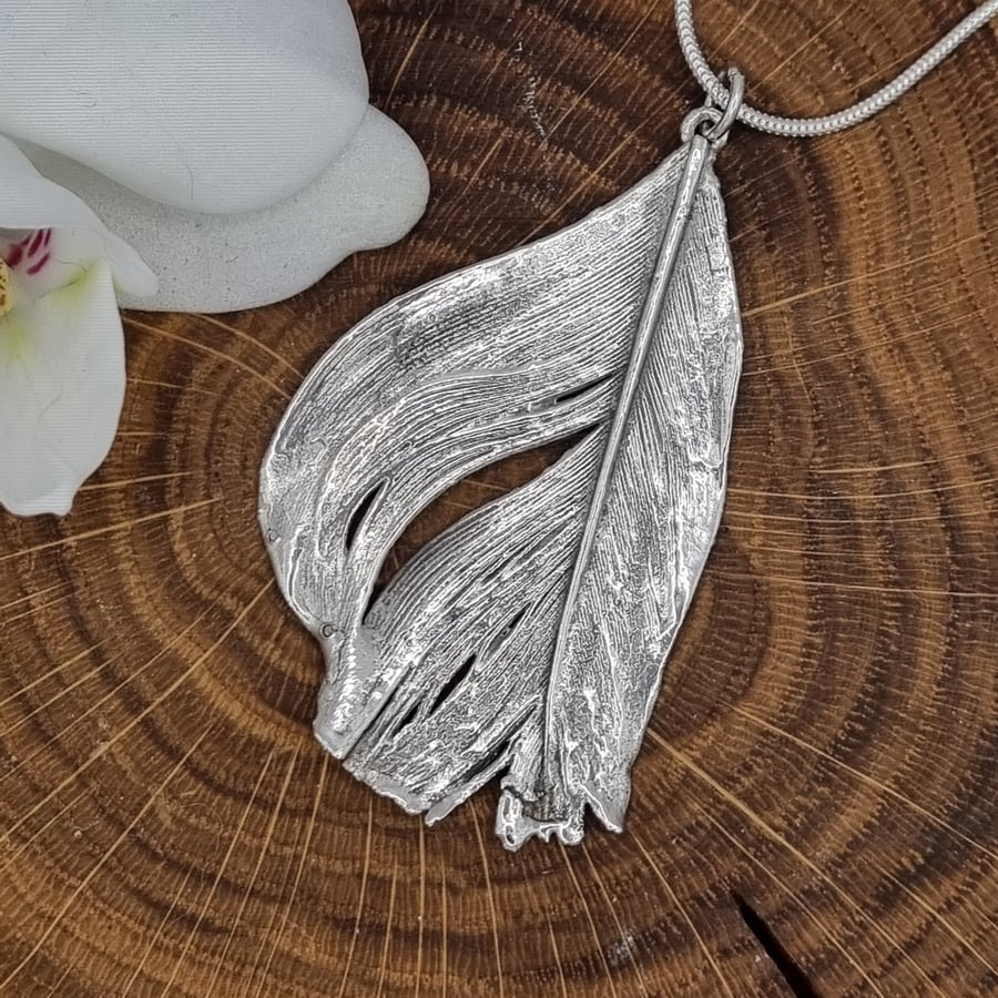 Real feather preserved in silver, pendant necklace