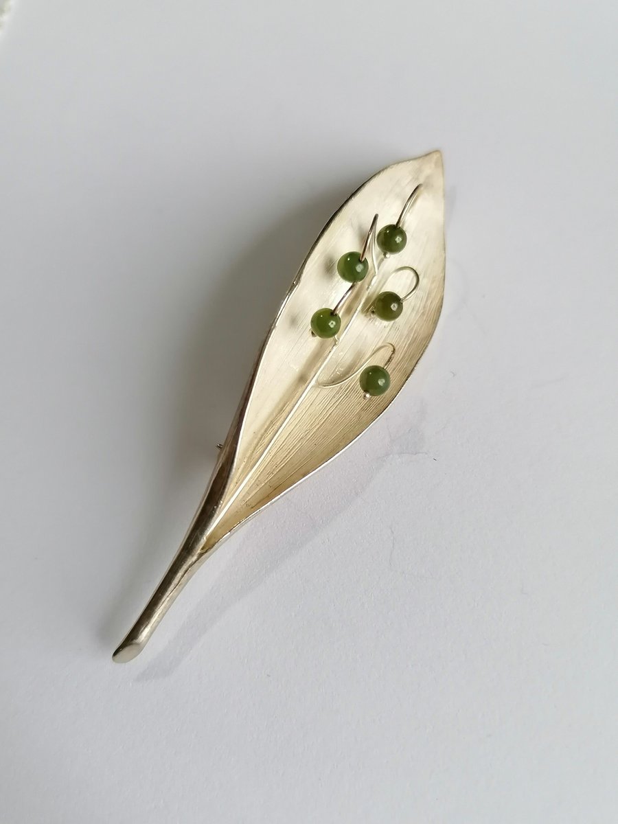 Lily of the Valley brooch in Silver set with Nephrite Jade