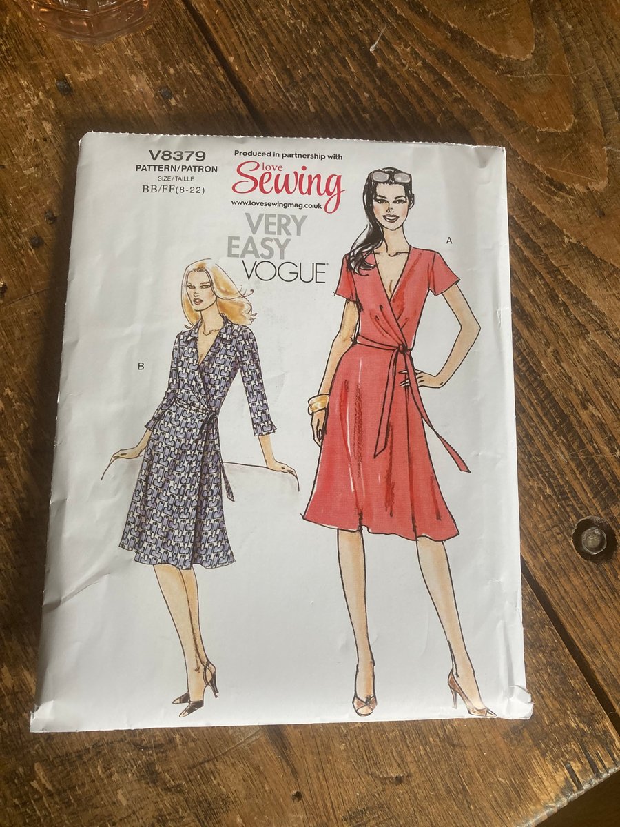 Vogue Very Easy V8379 Paper Pattern - Ladies Wrap Dress 8 - 22