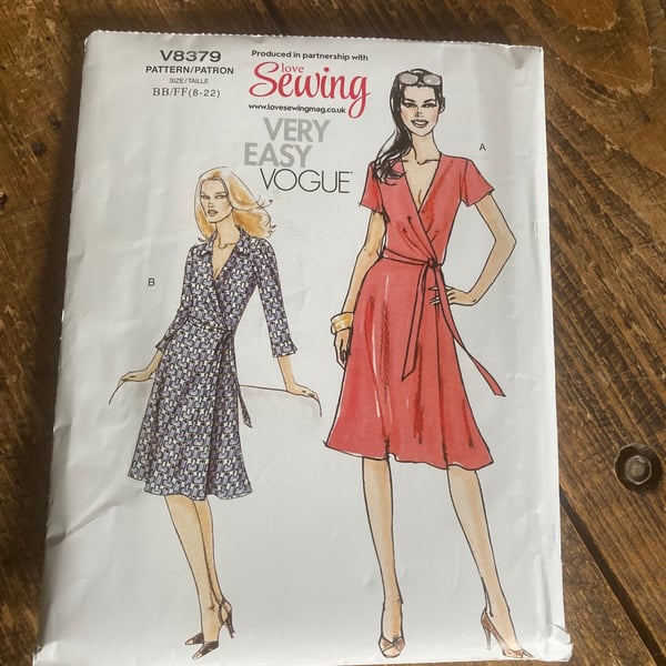 Vogue Very Easy V8379 Paper Pattern - Ladies Wrap Dress 8 - 22