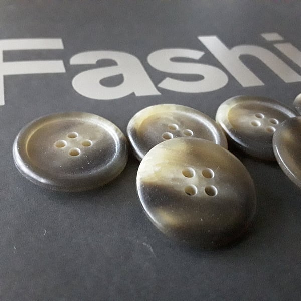 1" 25mm 40L Polyester Horn Buttons