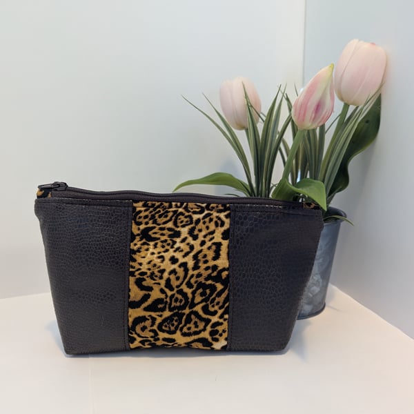 Pelican make-up bag 'brown leopard' 