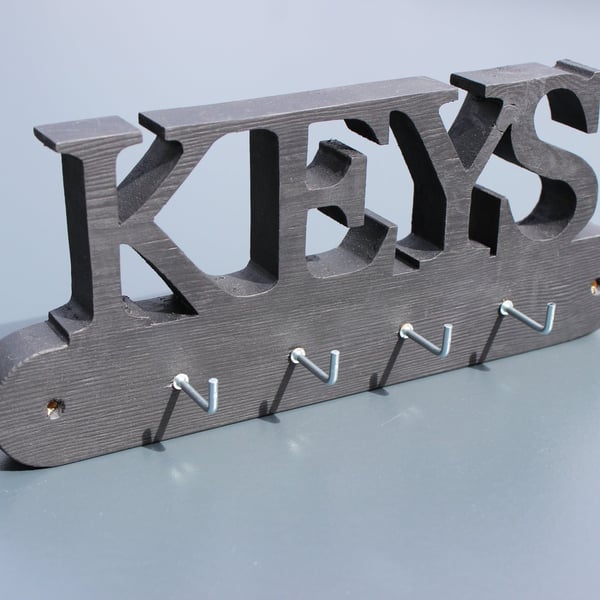 Wooden "KEYS" Wall-Mounted Key Rack – Pine with Brass Hooks