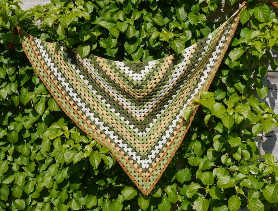 SALE - Retro Crochet Scarf With Tassels, Triangle Autumn Wrap