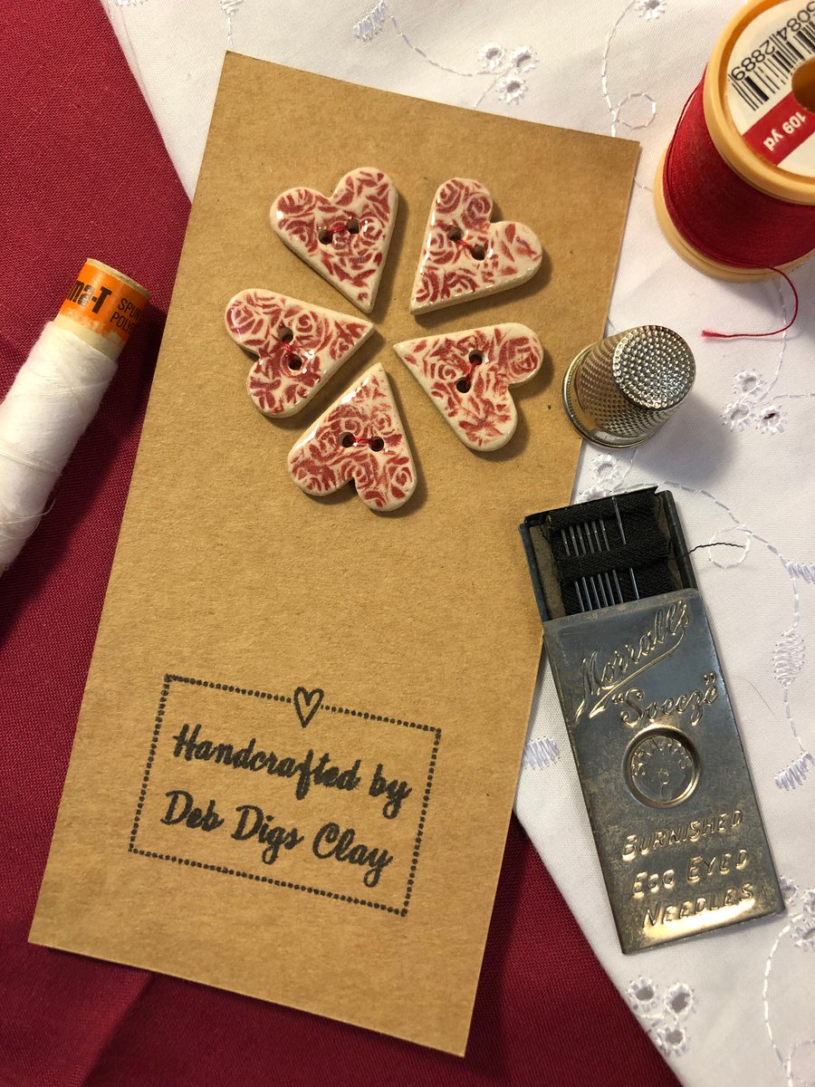 Set of 5 handcrafted heart-shaped ceramic ‘Red Rose’ buttons