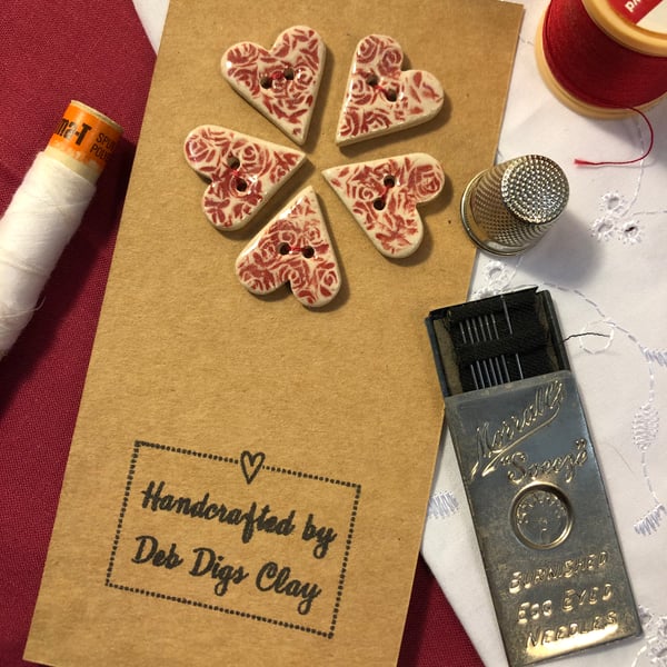 Set of 5 handcrafted heart-shaped ceramic ‘Red Rose’ buttons