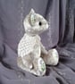 Collector's teddy bear 'Pearl' hand sewn vintage velvet, embroidery and lace. - Image 4