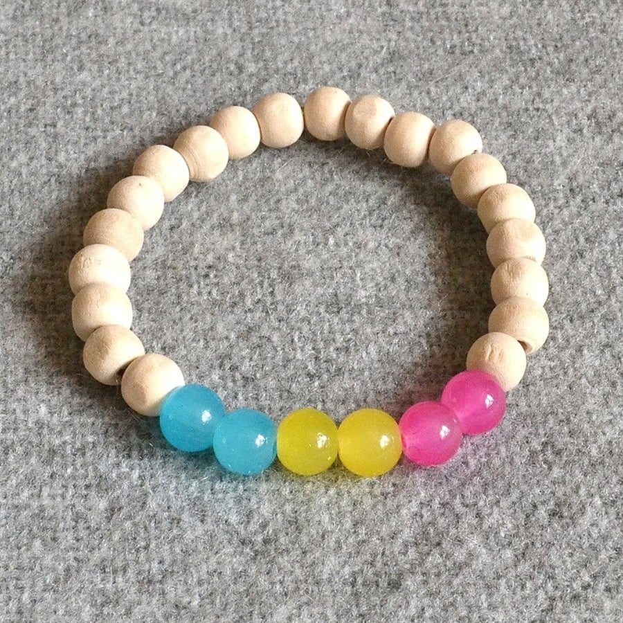 Pansexual Pride – Elastic Bracelet with Glass and Creamy Natural Wood Beads