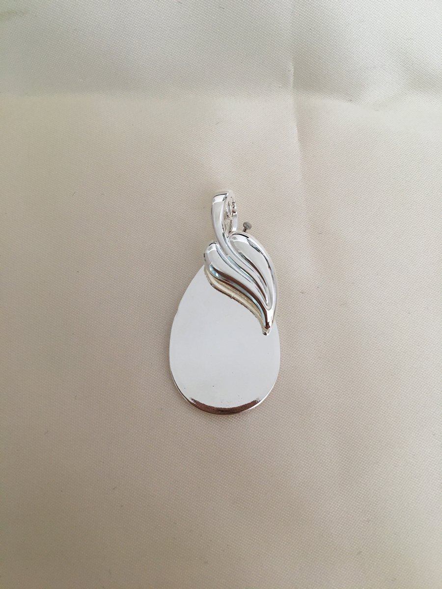 Teardrop Pendant with Leaf Blank Setting - S24