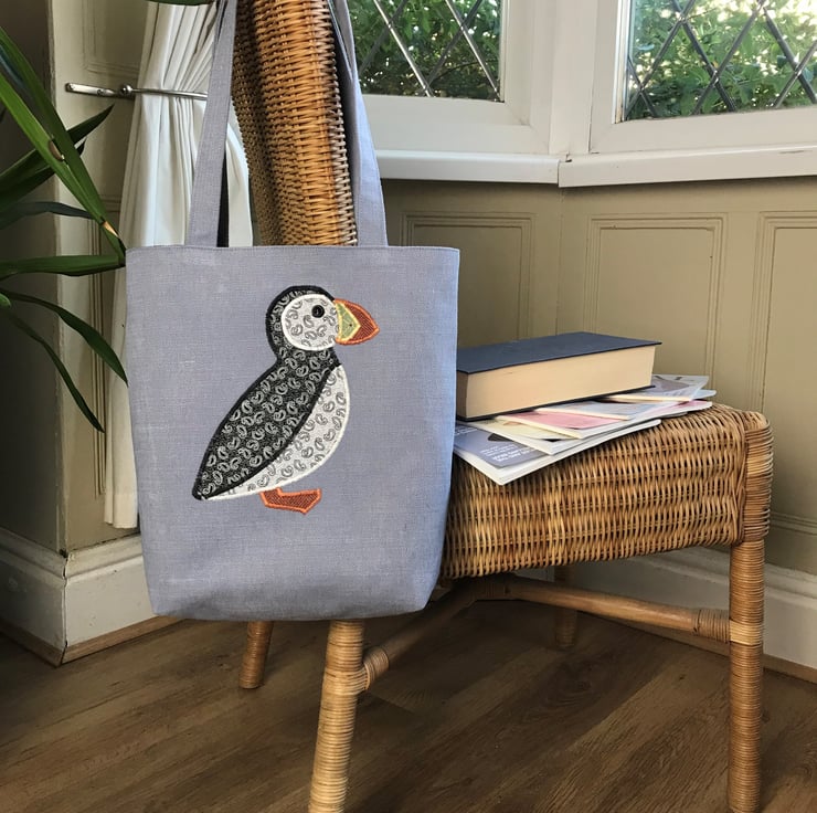 Puffin Print Pattern Leather Tote Bag