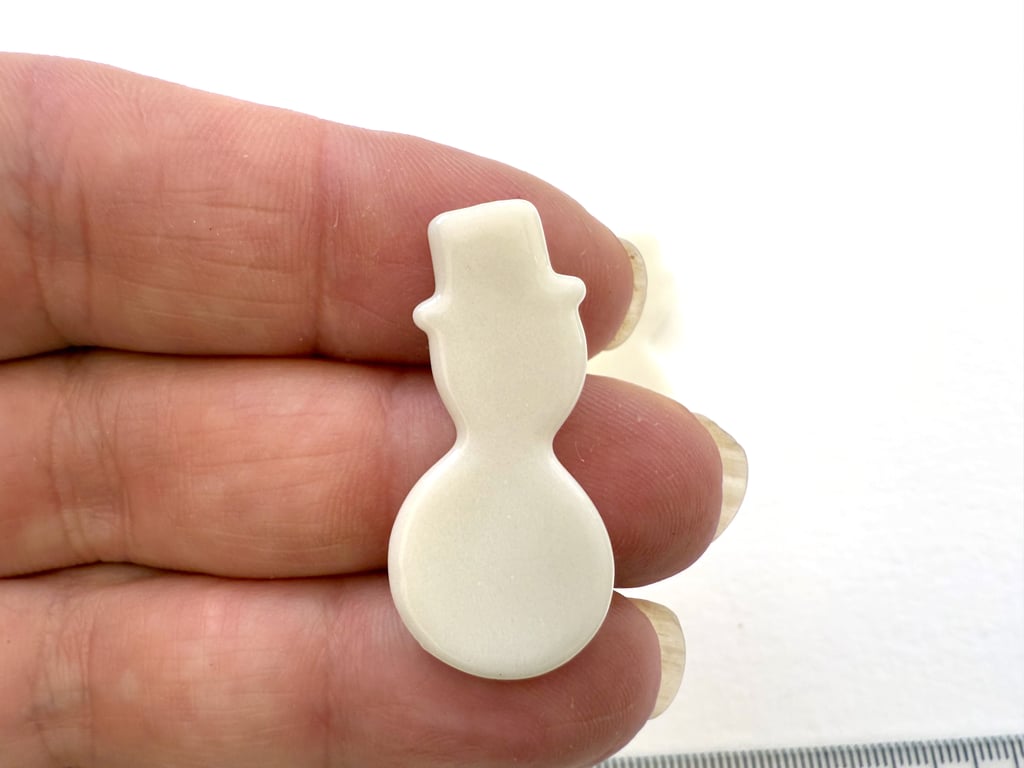 Pack of 4 32mm medium Snowman shapes made with Bullseye 90coe glass