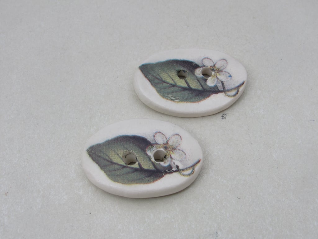 2 Green Leaf Chintz Oval Ceramic Buttons