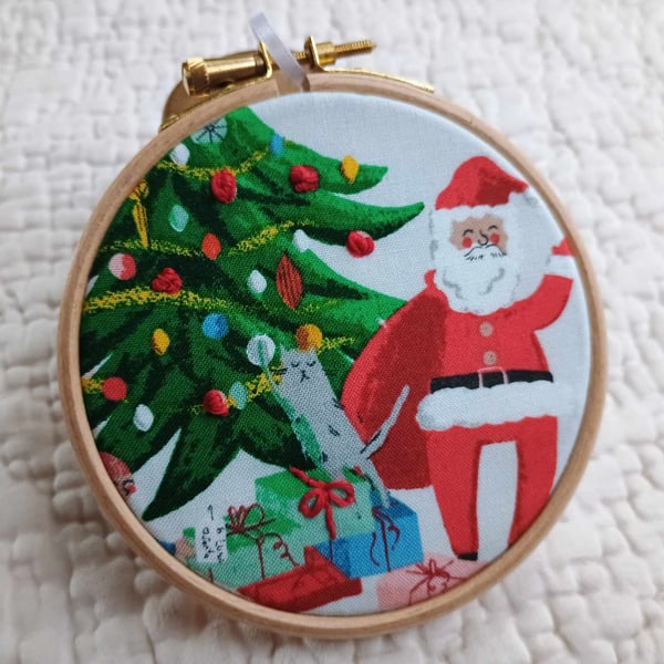 Santa Claus mini fabric picture hoop art - Father Christmas and the Tree