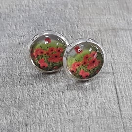 Poppy studs