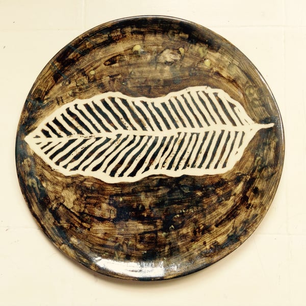 Plate in stoneware clay