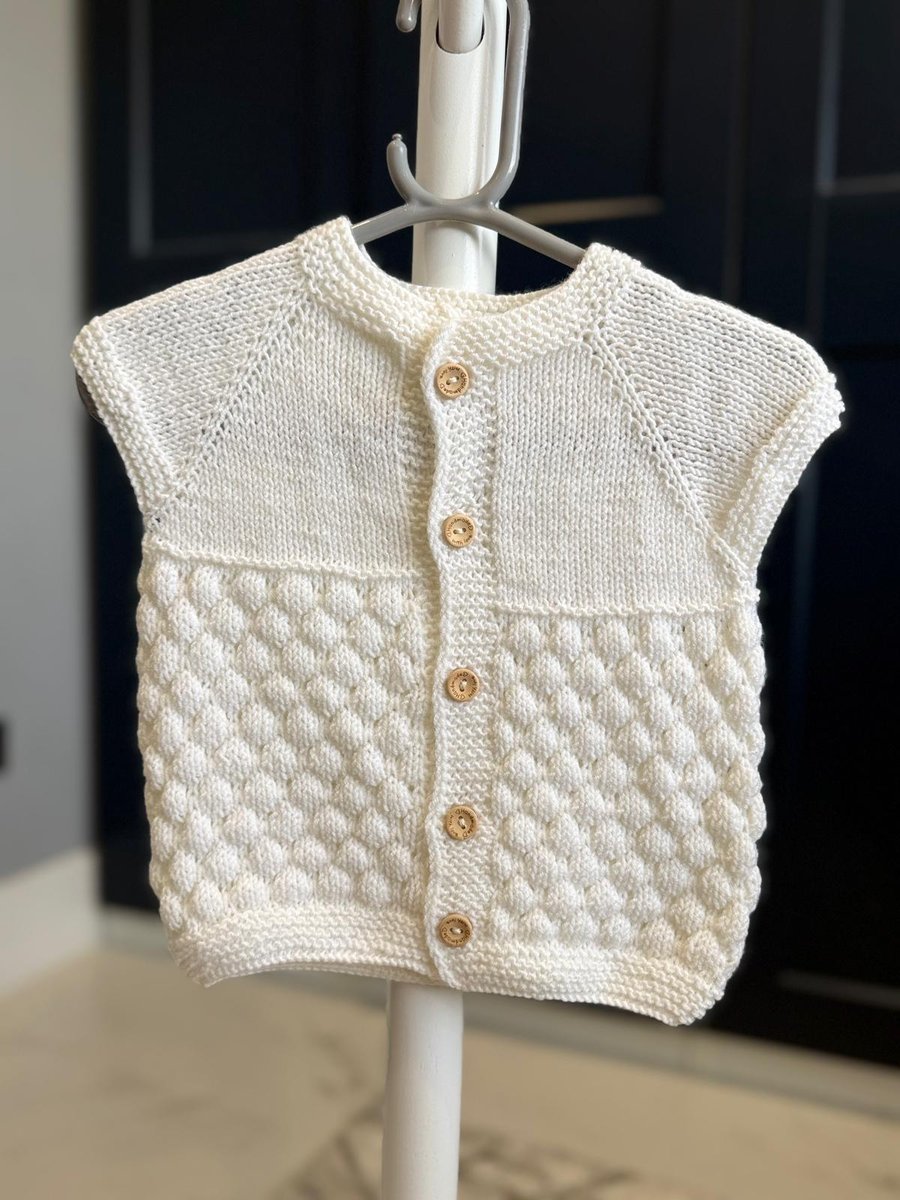 Hand-Knitted Baby Sleeveless Vest Popcorn Stitch – Off White (9-12m)