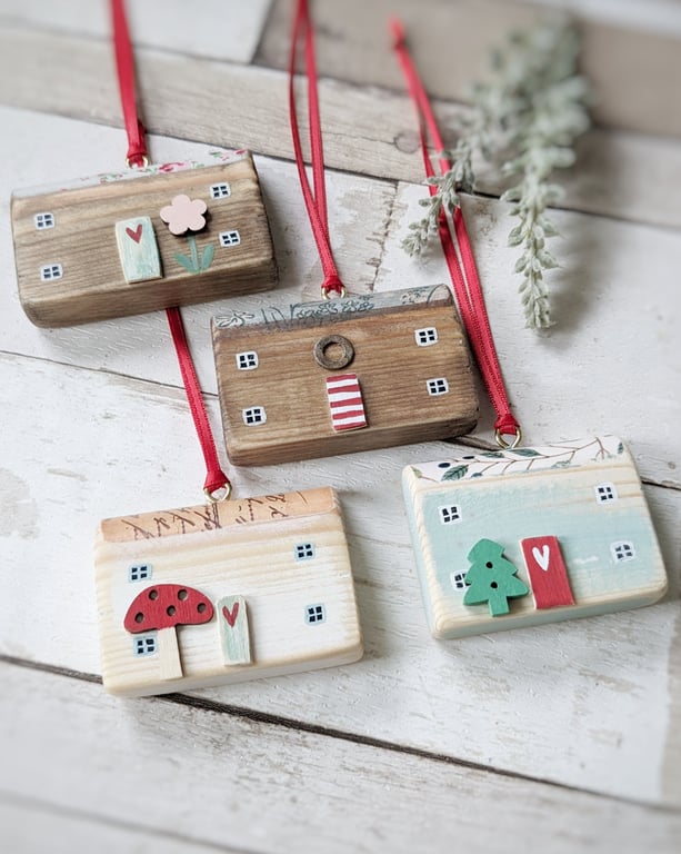 Set of 4 Wooden House Hanging Decorations Seasons 